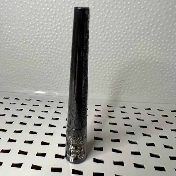 Gerald Cosmetics Smudgeproof, Waterproof, Ultra Black Eternal Eyeliner .08 fl oz - Picture 2 of 5